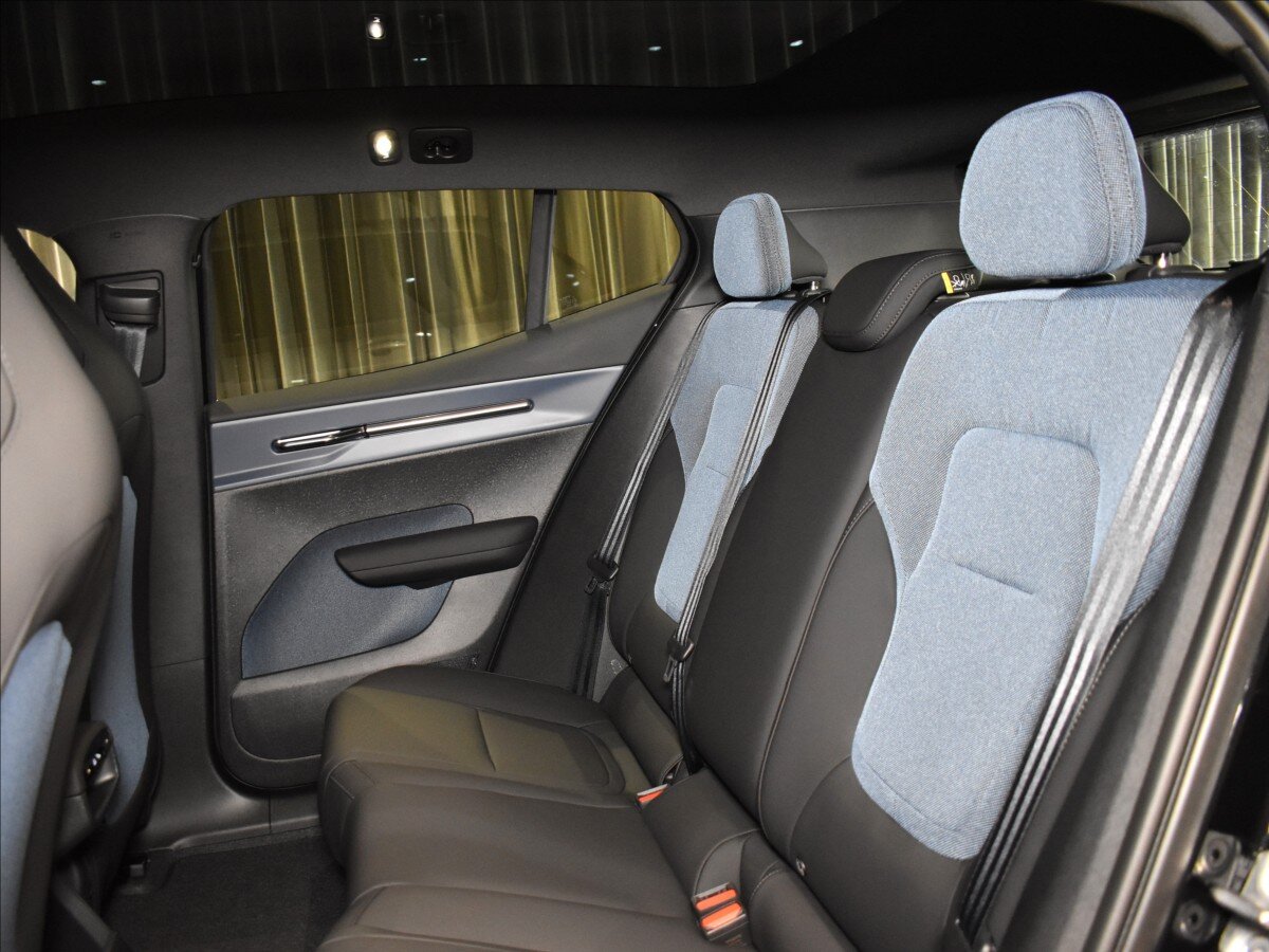 Volvo EX30 SUV / Terénní 0,0 315 kw