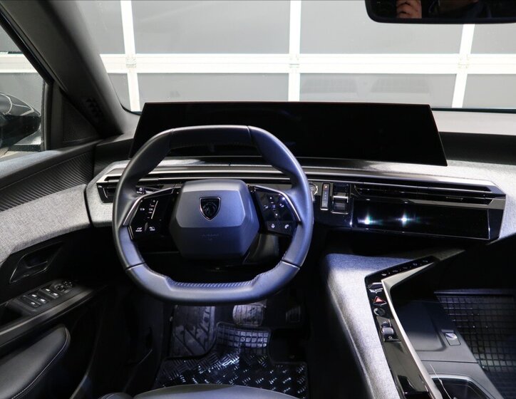 Peugeot 3008 SUV 1,2 l 100 kw