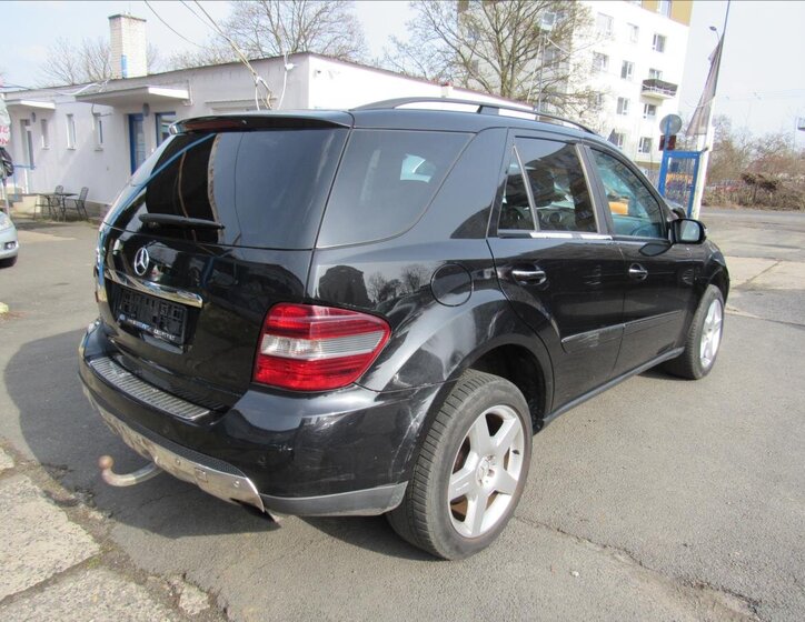 Mercedes-Benz Třídy M SUV / Terénní 3,0 l 165 kw
