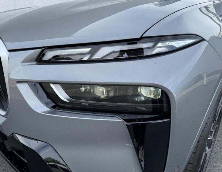 BMW X7 SUV 3,0 l 280 kw