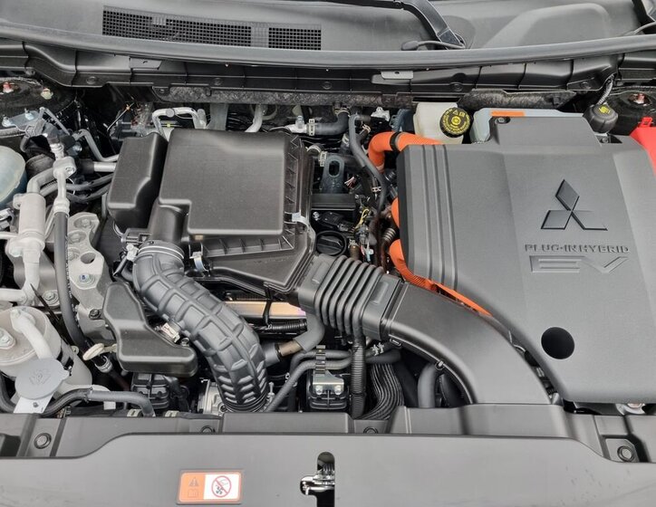 Mitsubishi Outlander SUV 2,4 l 225 kw