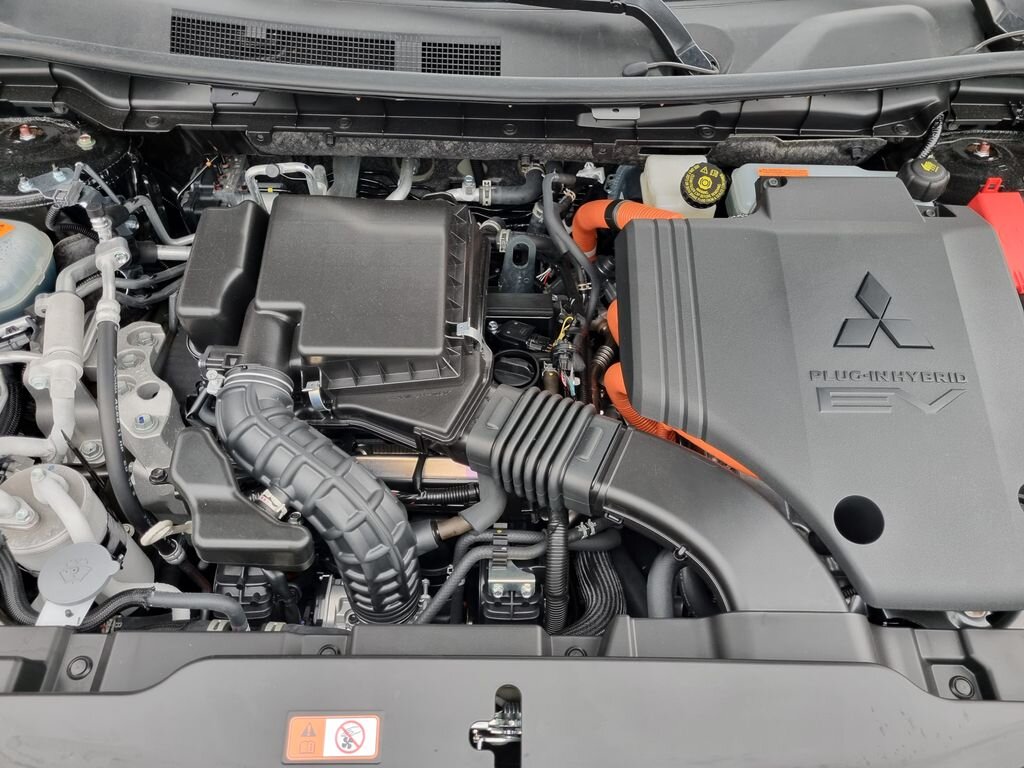 Mitsubishi Outlander SUV 2,4 l 225 kw