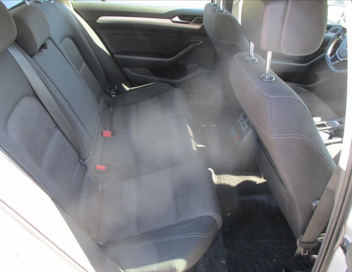 Volkswagen Passat 11