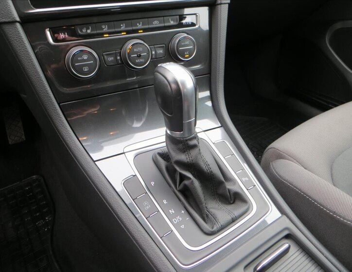 Volkswagen Golf Hatchback 999,0 85 kw