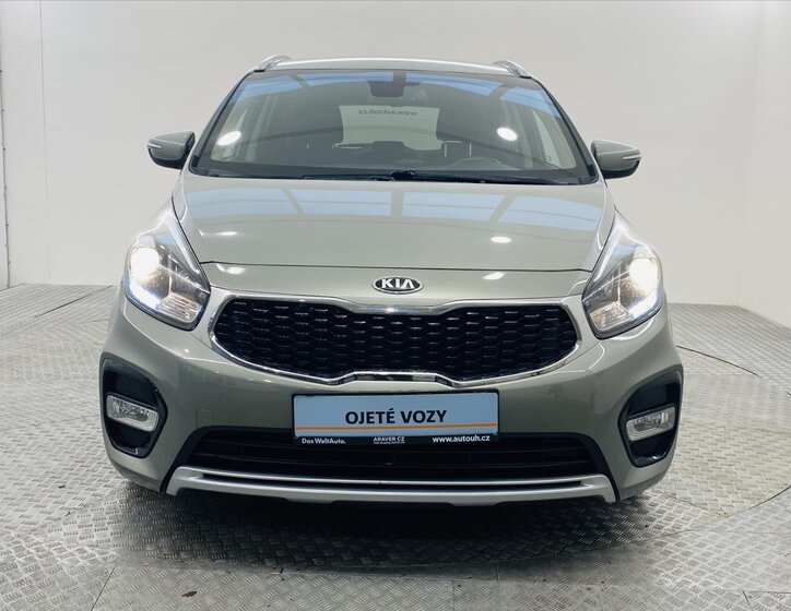 KIA Carens 4