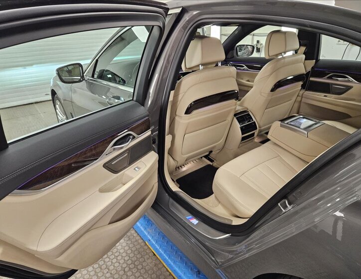 BMW Řada 7 Sedan / Limuzína 3,0 l 195 kw