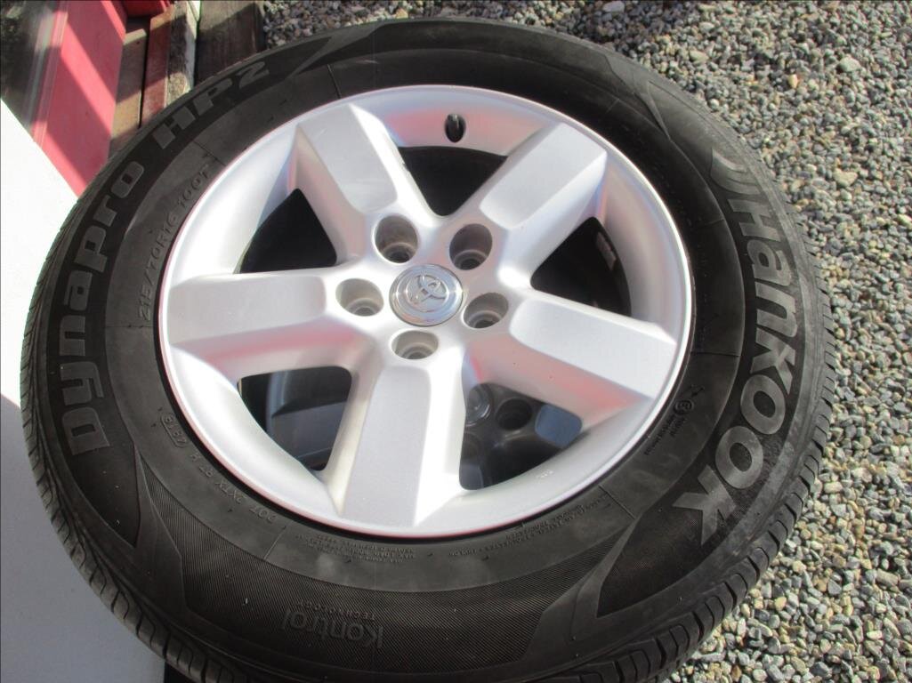 Toyota RAV4 SUV 2,2 l 100 kw