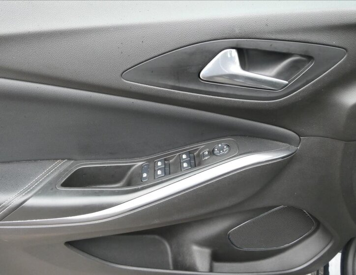 Opel Grandland X SUV / Terénní 1,2 l 96 kw