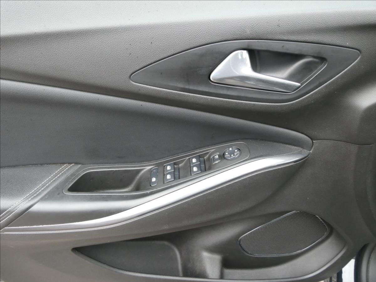 Opel Grandland X SUV / Terénní 1,2 l 96 kw