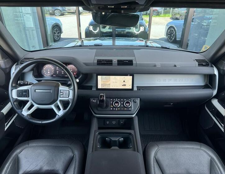 Land Rover Defender 8