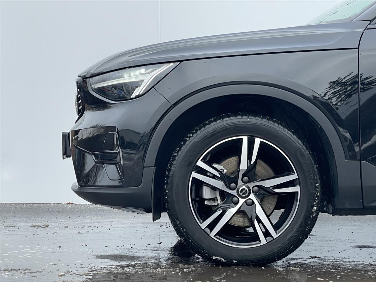Volvo XC40 SUV / Terénní 2,0 l 145 kw