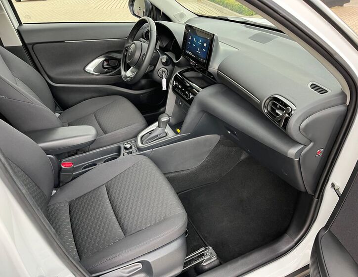 Toyota Yaris Cross 18