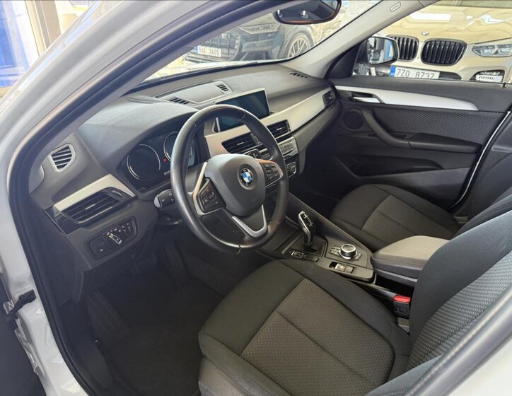 BMW X1 Kombi 1,5 l 103 kw