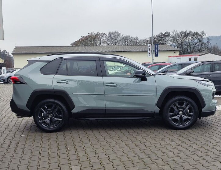 Toyota RAV4 Kombi 2,5 l 131 kw