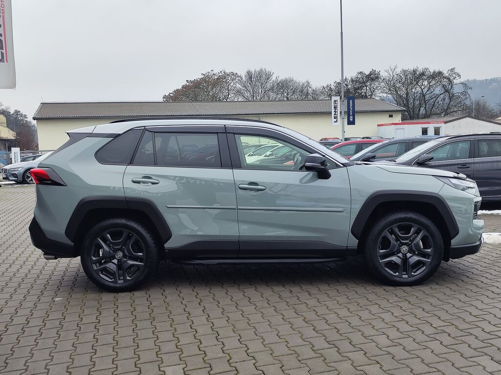 Toyota RAV4 Kombi 2,5 l 131 kw