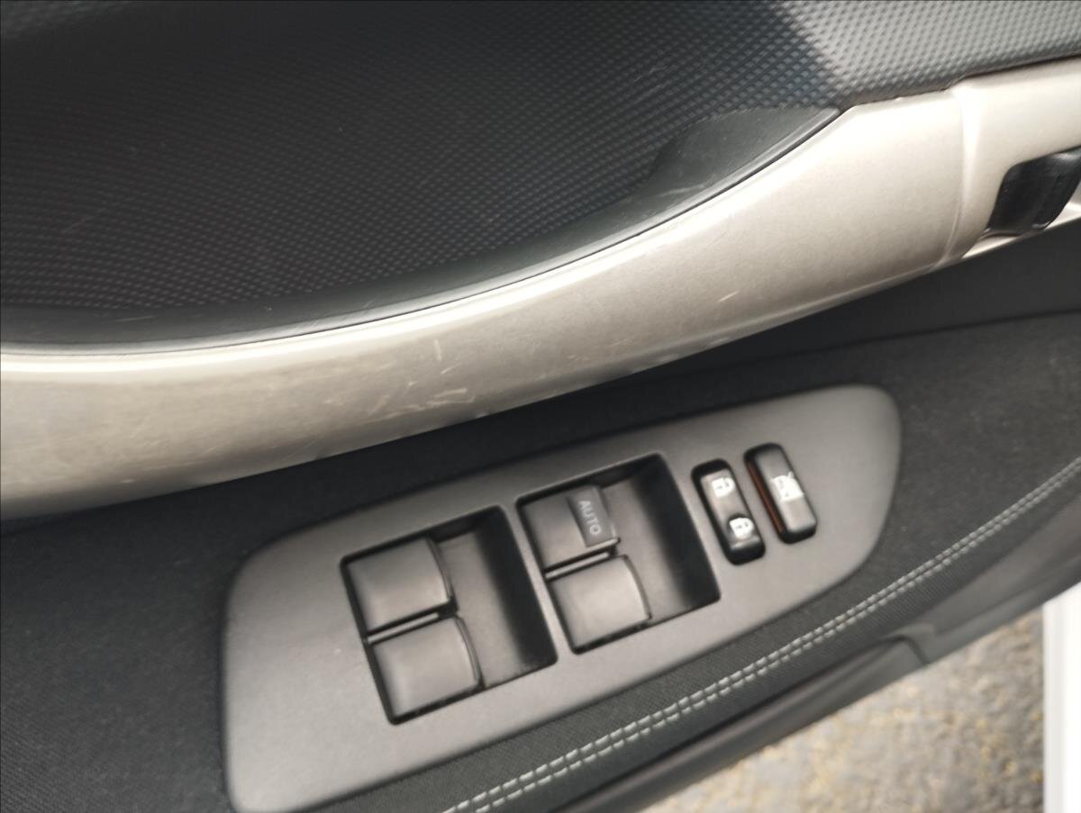 Toyota Auris Hatchback 1,3 l 74 kw