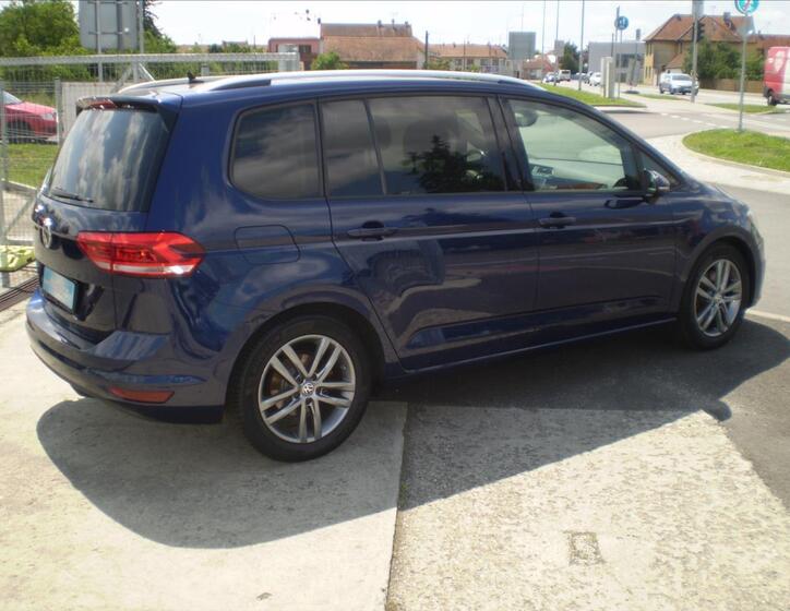 Volkswagen Touran 6