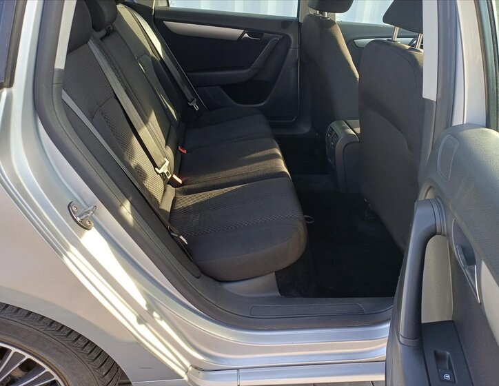 Volkswagen Passat Kombi 1,6 l 77 kw