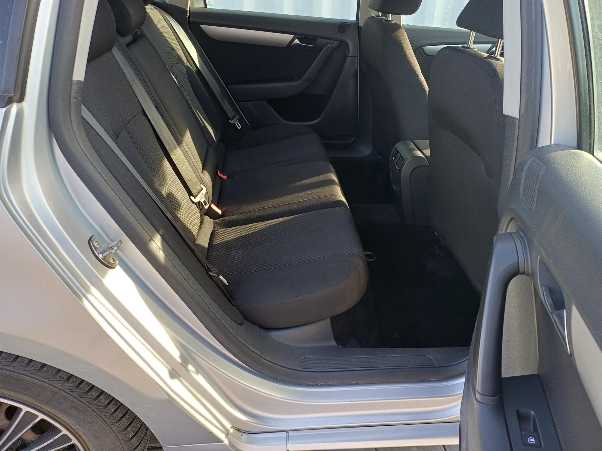 Volkswagen Passat Kombi 1,6 l 77 kw