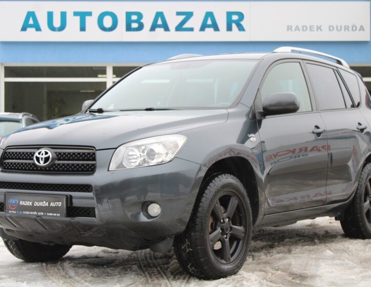 Toyota RAV4 SUV 2,2 l 100 kw