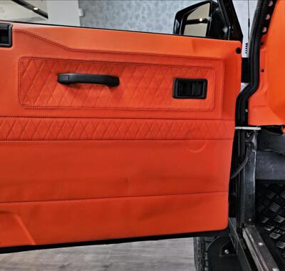 Land Rover Defender 9