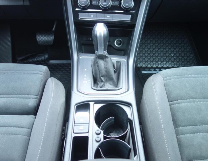 Volkswagen Touran 23