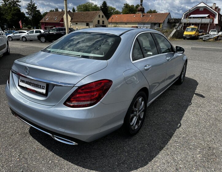 Mercedes-Benz Třídy C Sedan / Limuzína 1,6 l 115 kw