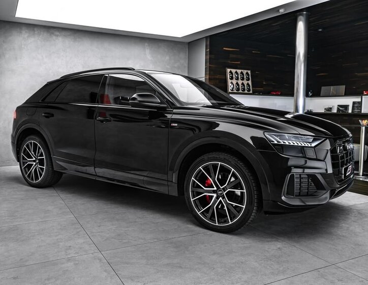Audi Q8 SUV / Terénní 3,0 l 210 kw