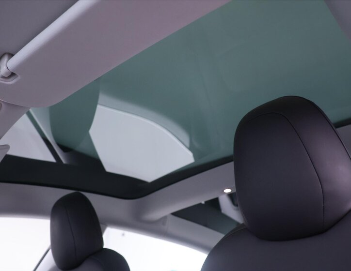 Tesla Model 3 Sedan 0,0 324 kw