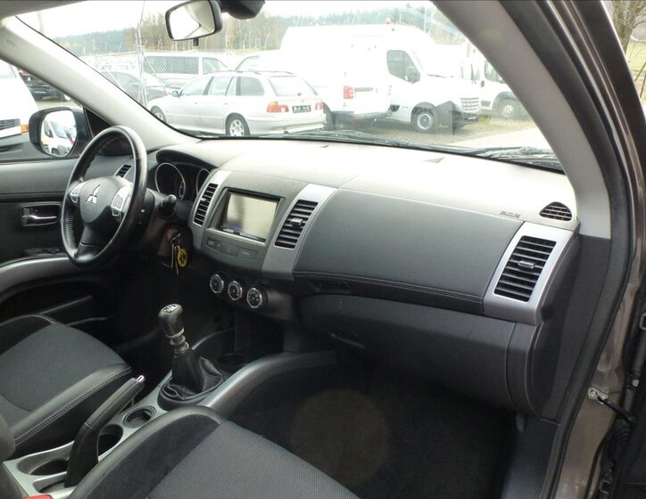 Mitsubishi Outlander Kombi 2,3 l 130 kw