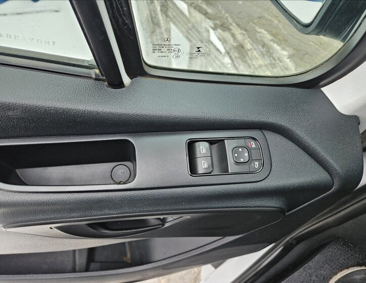 Mercedes-Benz Sprinter 11