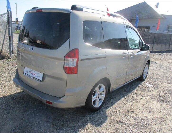 Ford Tourneo Courier 4