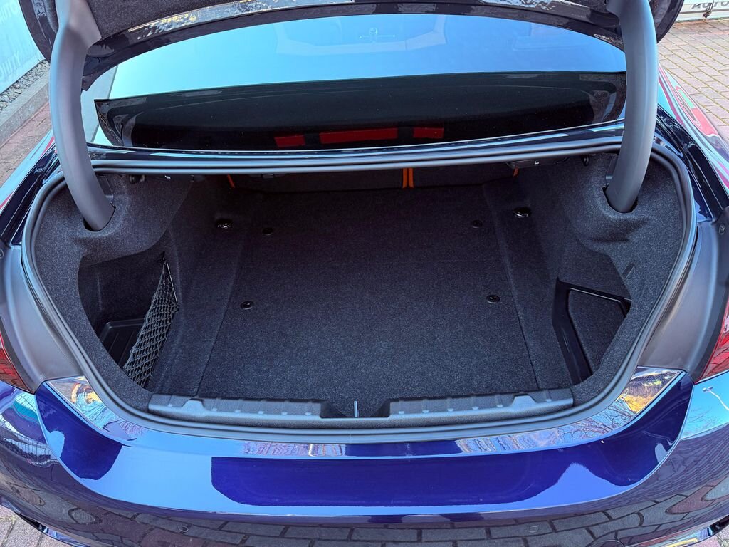 BMW M4 Kupé 3,0 l 317 kw