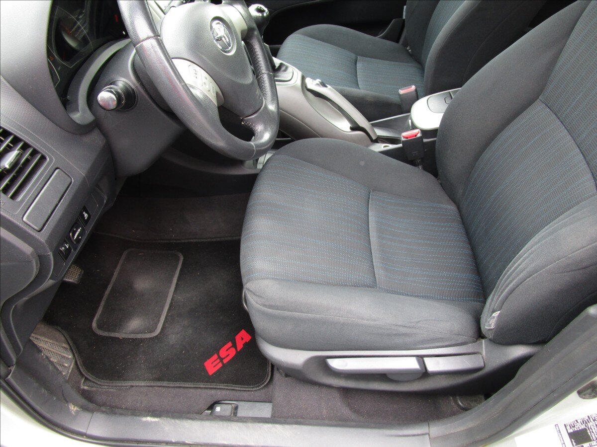 Toyota Auris Hatchback 1,4 l 66 kw