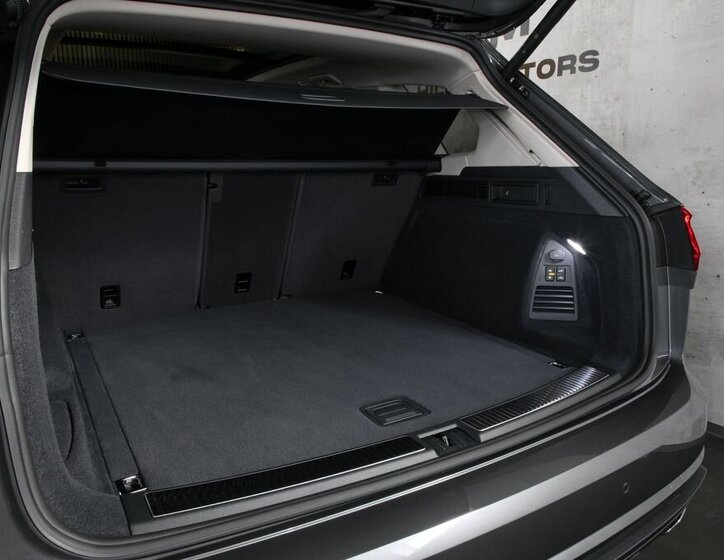 Volkswagen Touareg SUV / Terénní 3,0 l 210 kw