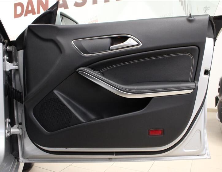 Mercedes-Benz CLA 10