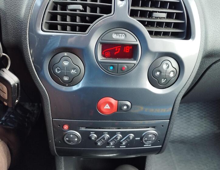 Renault Modus Hatchback 1,1 l 74 kw