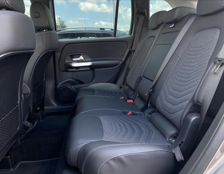 Mercedes-Benz GLB 11