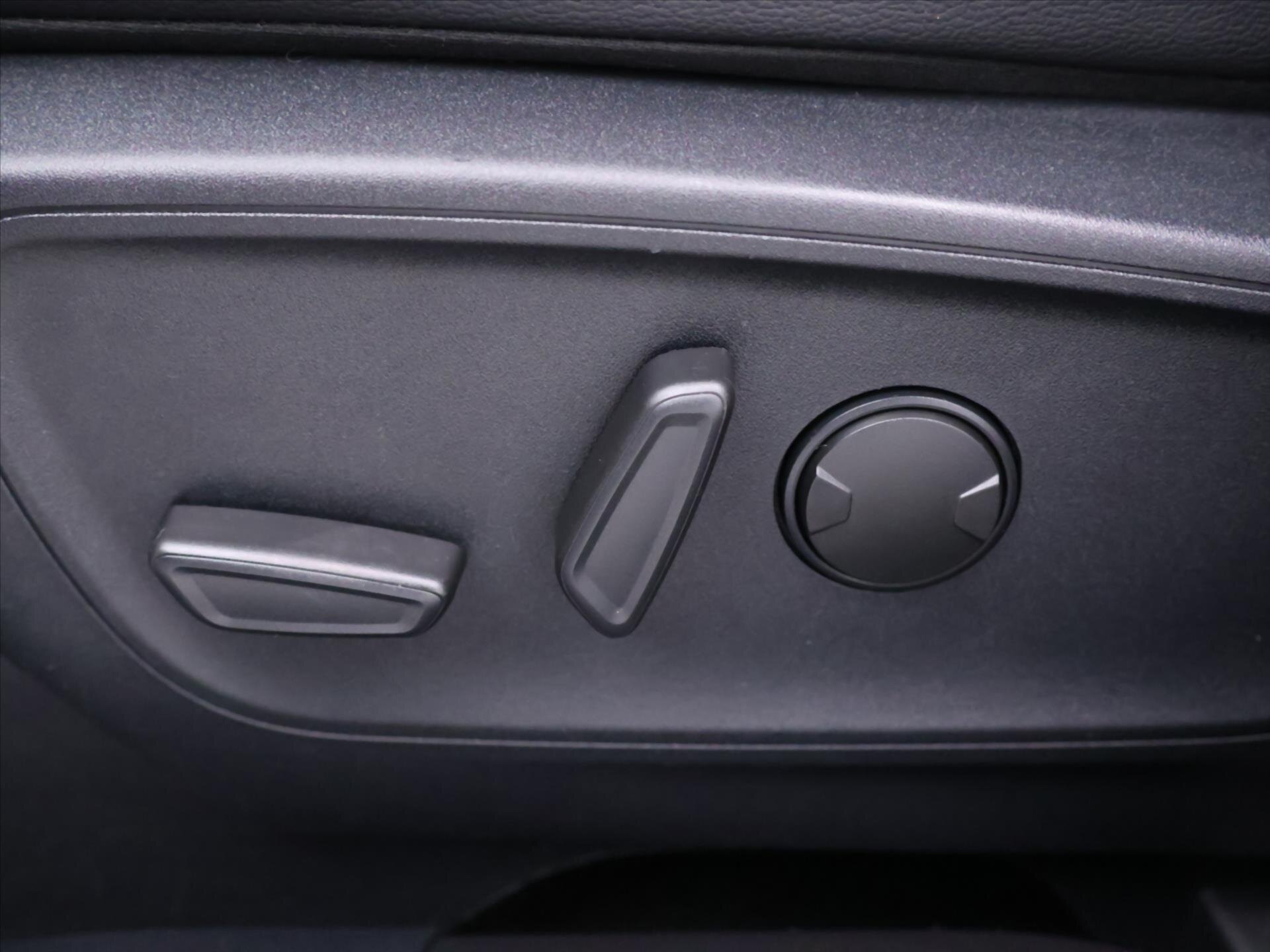 Ford Kuga SUV / Terénní 1,5 l 110 kw