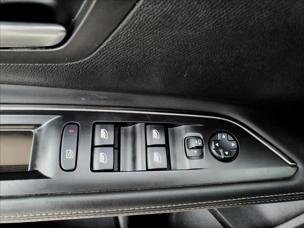 Peugeot 5008 SUV / Terénní 1,5 l 96 kw