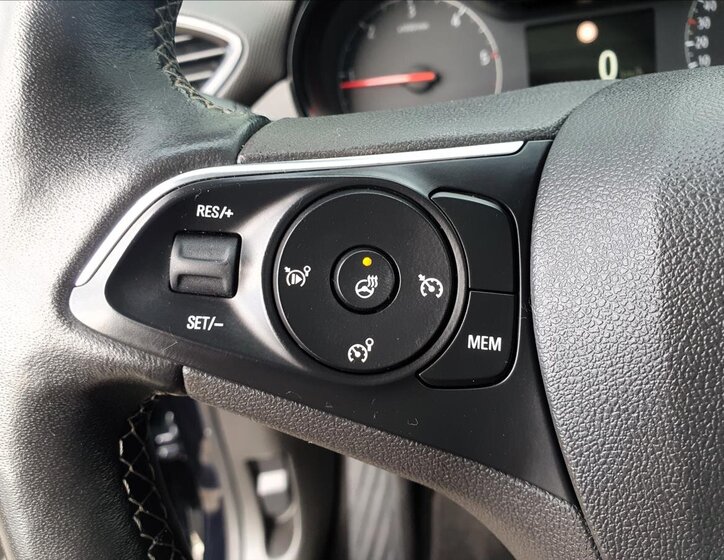 Opel Crossland X SUV / Terénní 1,5 l 75 kw