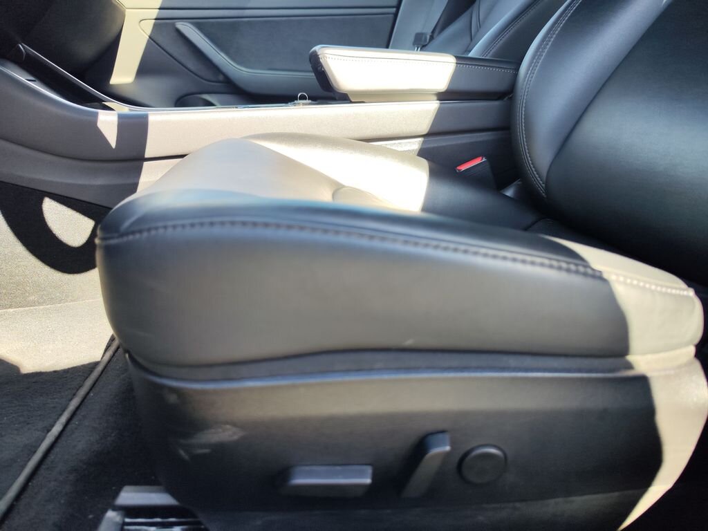 Tesla Model 3 Sedan / Limuzína 0,0 155 kw