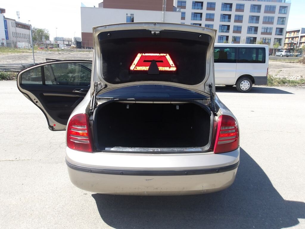 Škoda Superb Sedan / Limuzína 1,9 l 96 kw