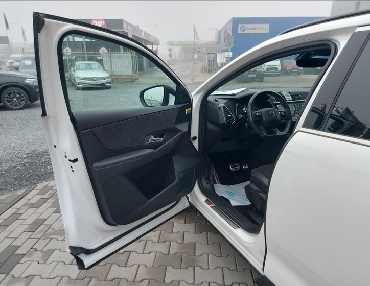DS Automobiles DS7 Crossback SUV / Terénní 1,6 l 133 kw