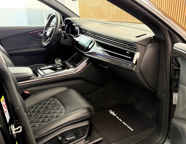 Audi SQ8 10