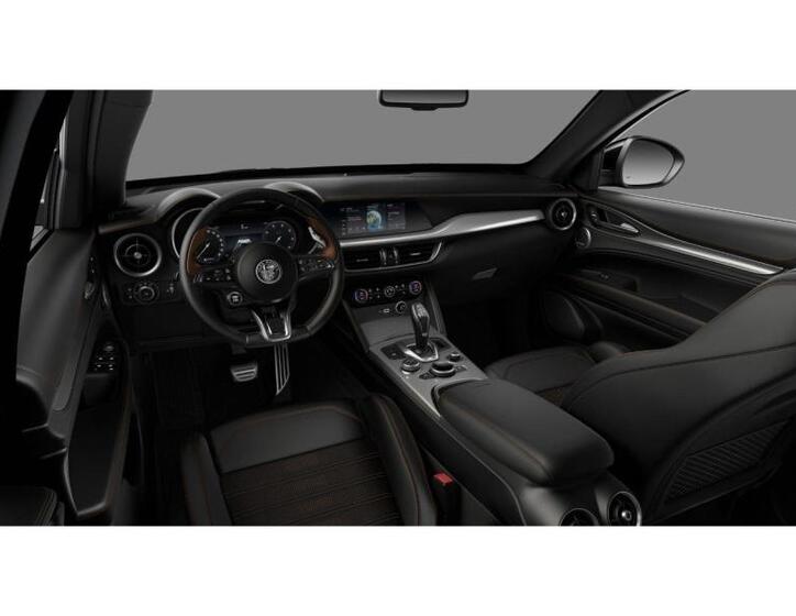 Alfa Romeo Stelvio 5