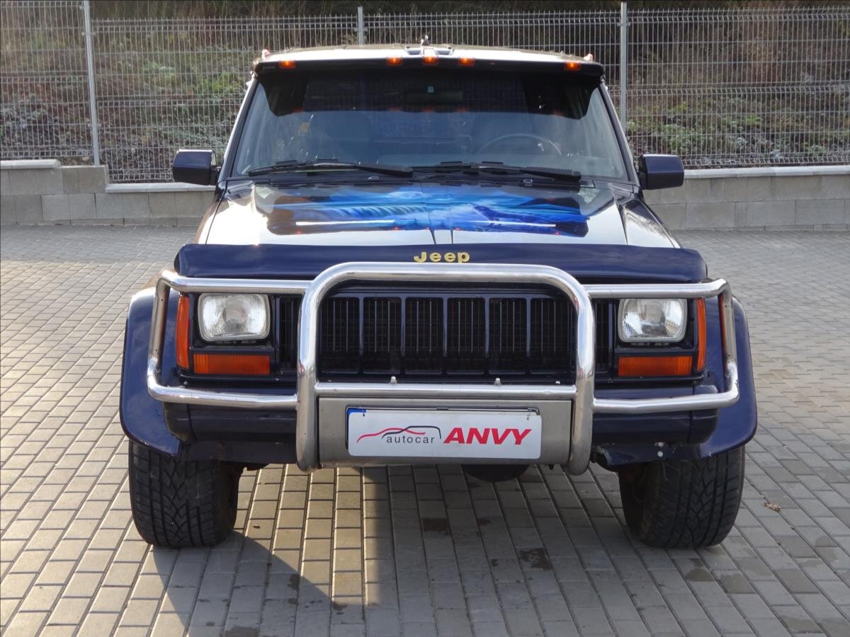 Jeep Cherokee SUV / Terénní 4,0 l 136 kw