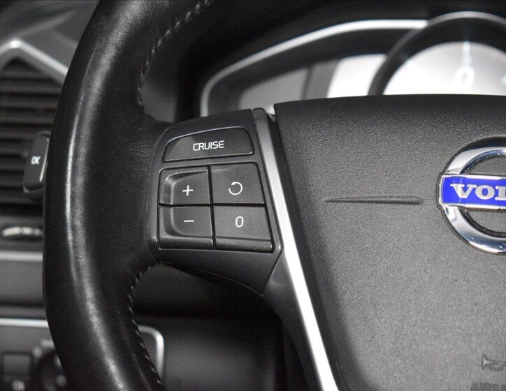 Volvo XC60 SUV / Terénní 2,0 l 100 kw