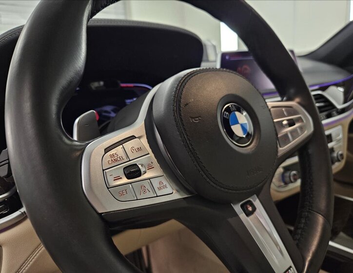 BMW Řada 7 Sedan 3,0 l 195 kw