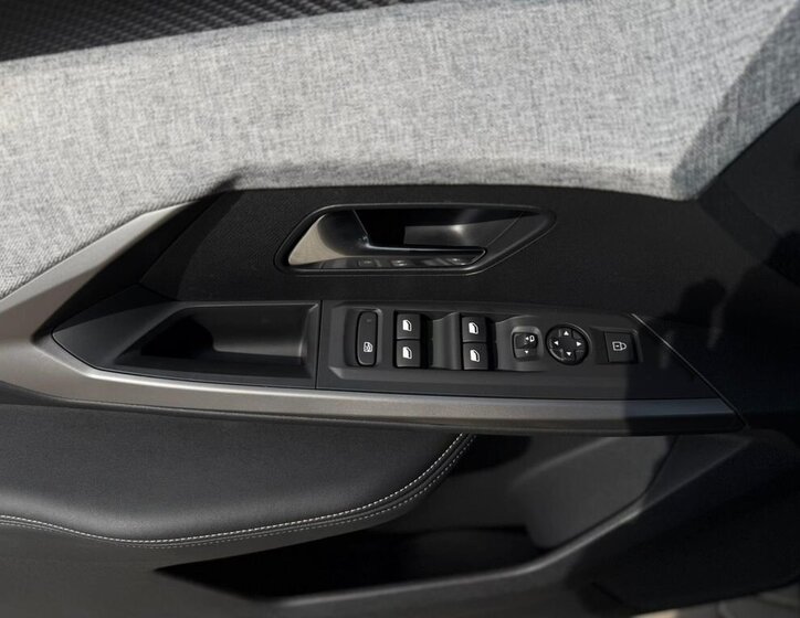 Peugeot 3008 SUV / Terénní 1,2 l 107 kw